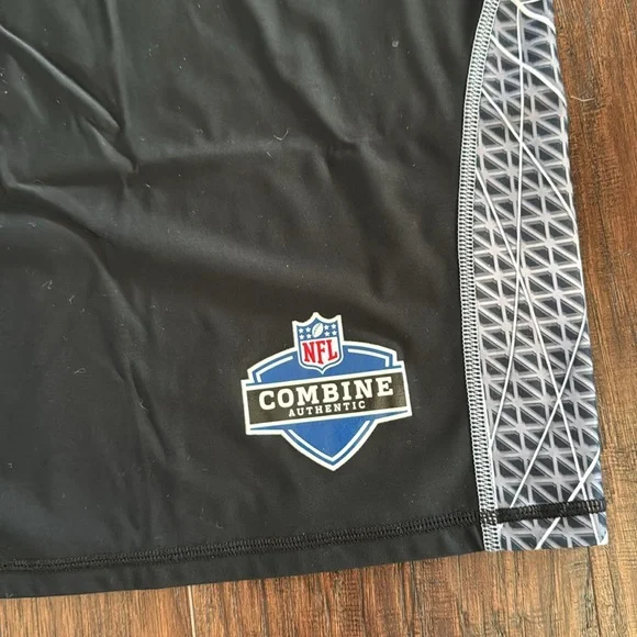 ☘️4 Compression/Fitted Workout Tops - Picture 3 of 10